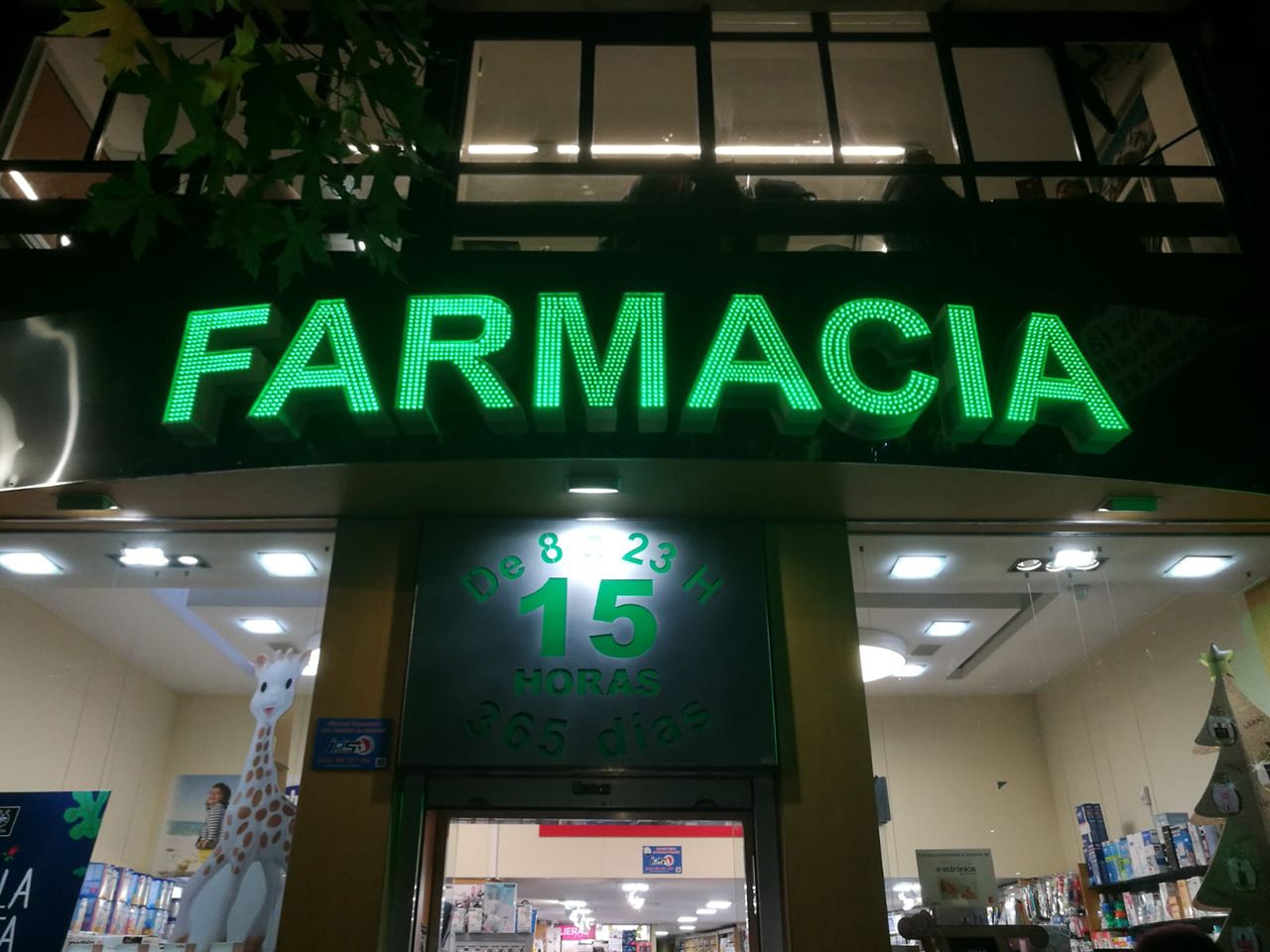 Letras luminosas para farmacia con luz en minipixel