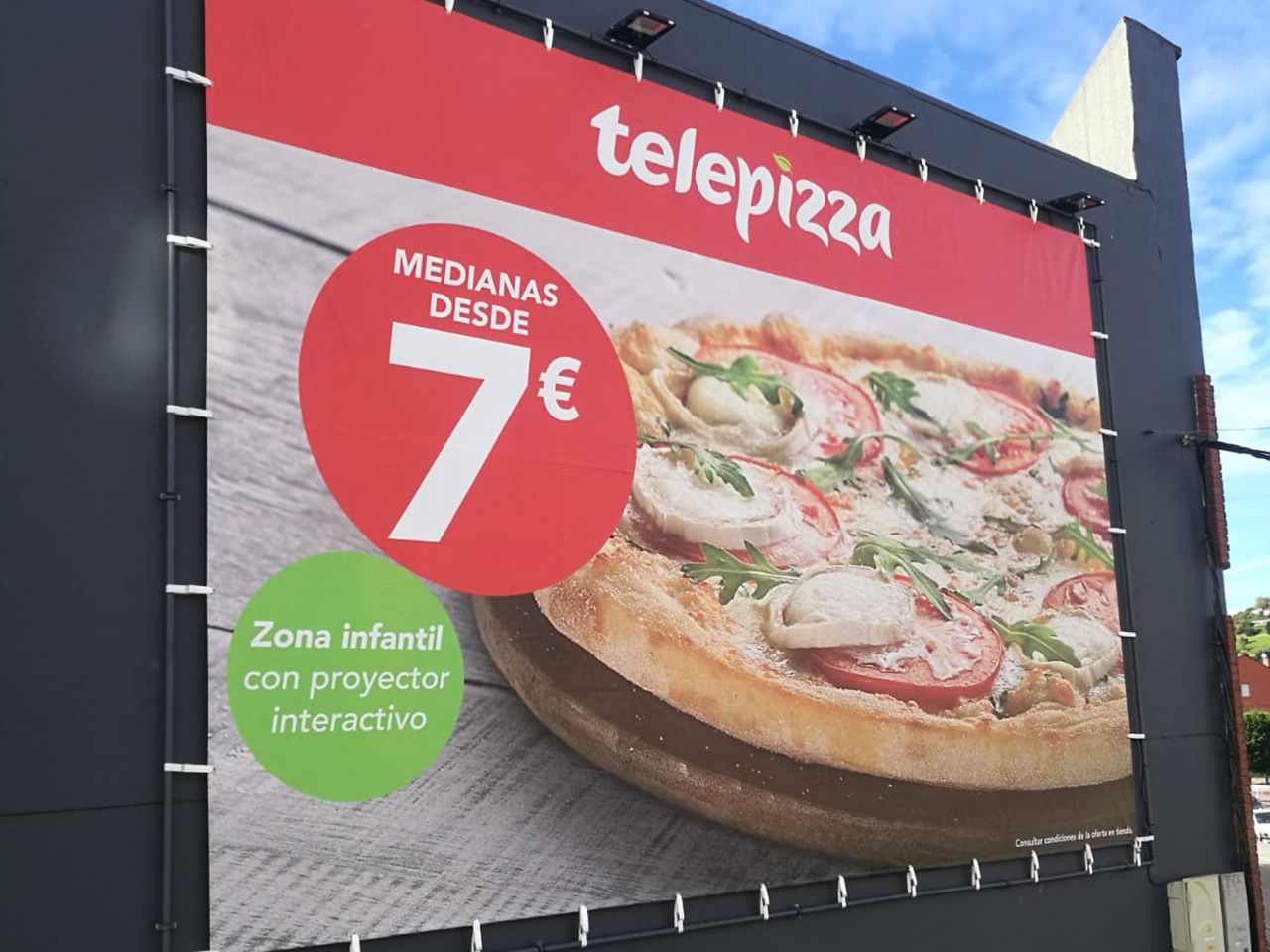 luminosos colours lonas y pancartas gran formato promocional telepizza