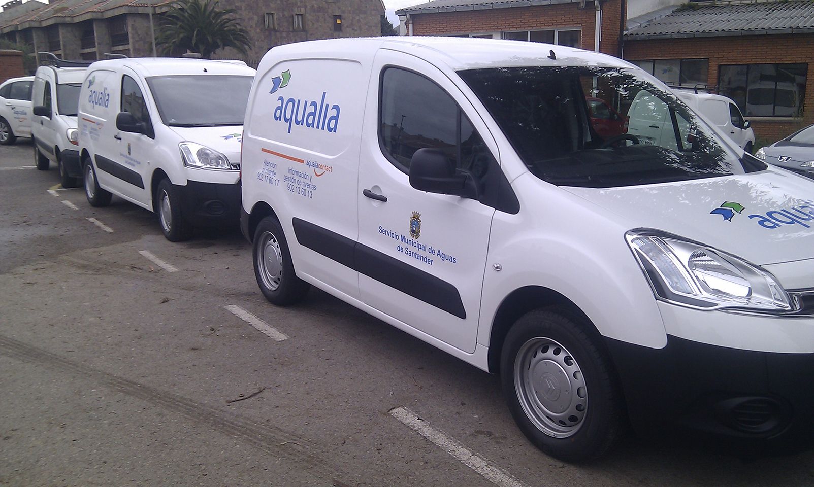 Rotulación para flota de vehículos de Aqualia en Santander